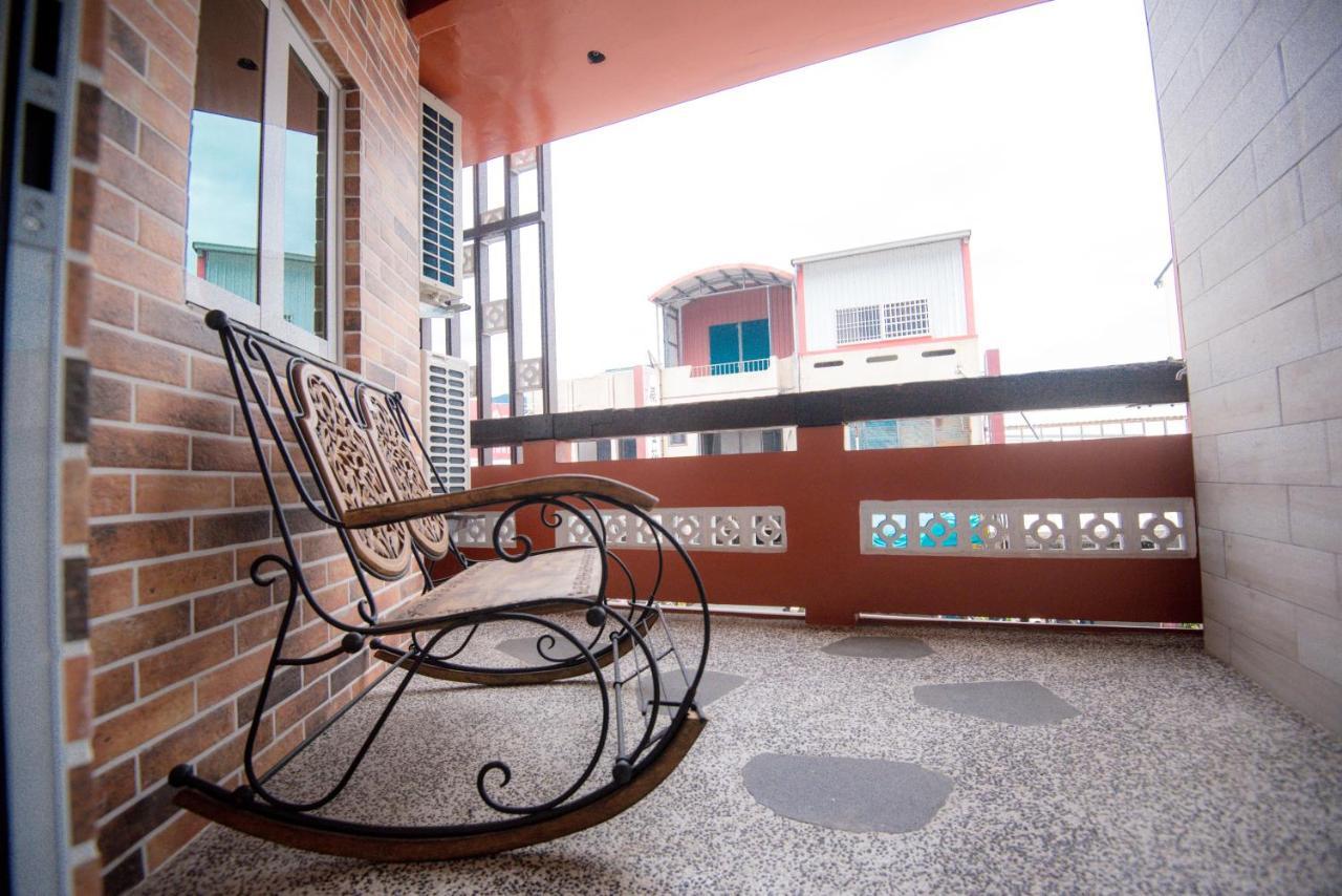 Ripoll'Es Homestay Chishang Exteriör bild